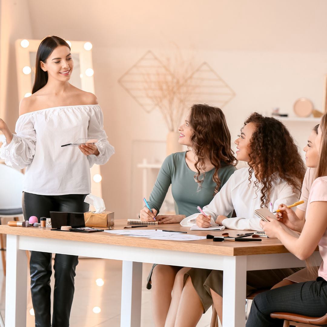Enseñar a ganar dinero en multinivel